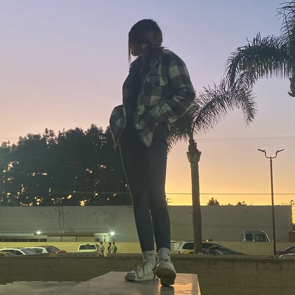 Meet your Posher, Naomi - Picture 1 of 1